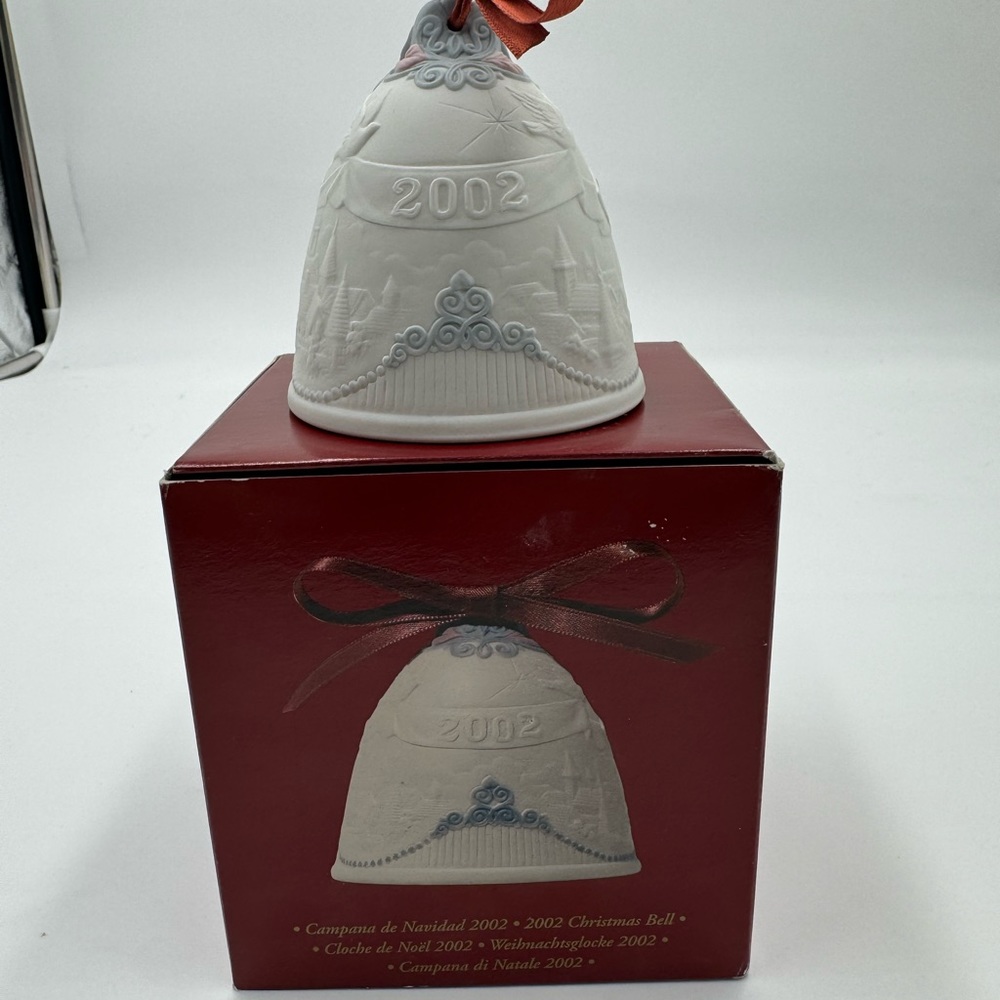2002 Lladro Christmas bell in mint/new condition with original box.